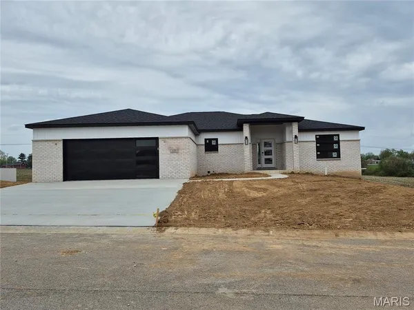 $520,000 | 520 Hayden Drive, Waterloo, IL 62298