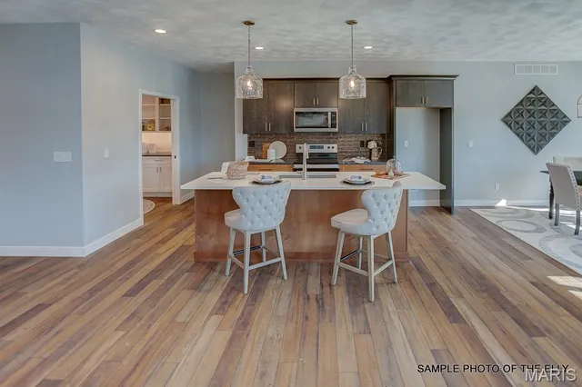 $520,000 | 520 Hayden Drive, Waterloo, IL 62298