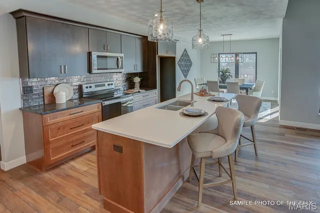 $520,000 | 520 Hayden Drive, Waterloo, IL 62298