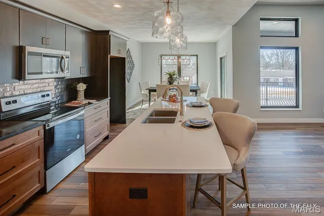 $520,000 | 520 Hayden Drive, Waterloo, IL 62298