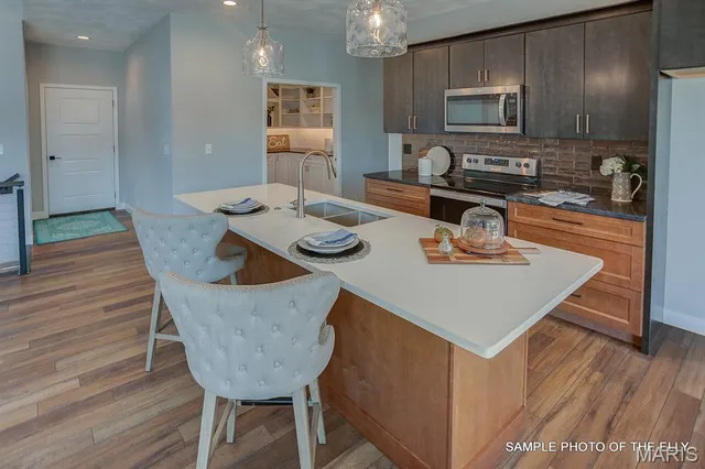 $520,000 | 520 Hayden Drive, Waterloo, IL 62298