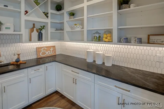 $520,000 | 520 Hayden Drive, Waterloo, IL 62298