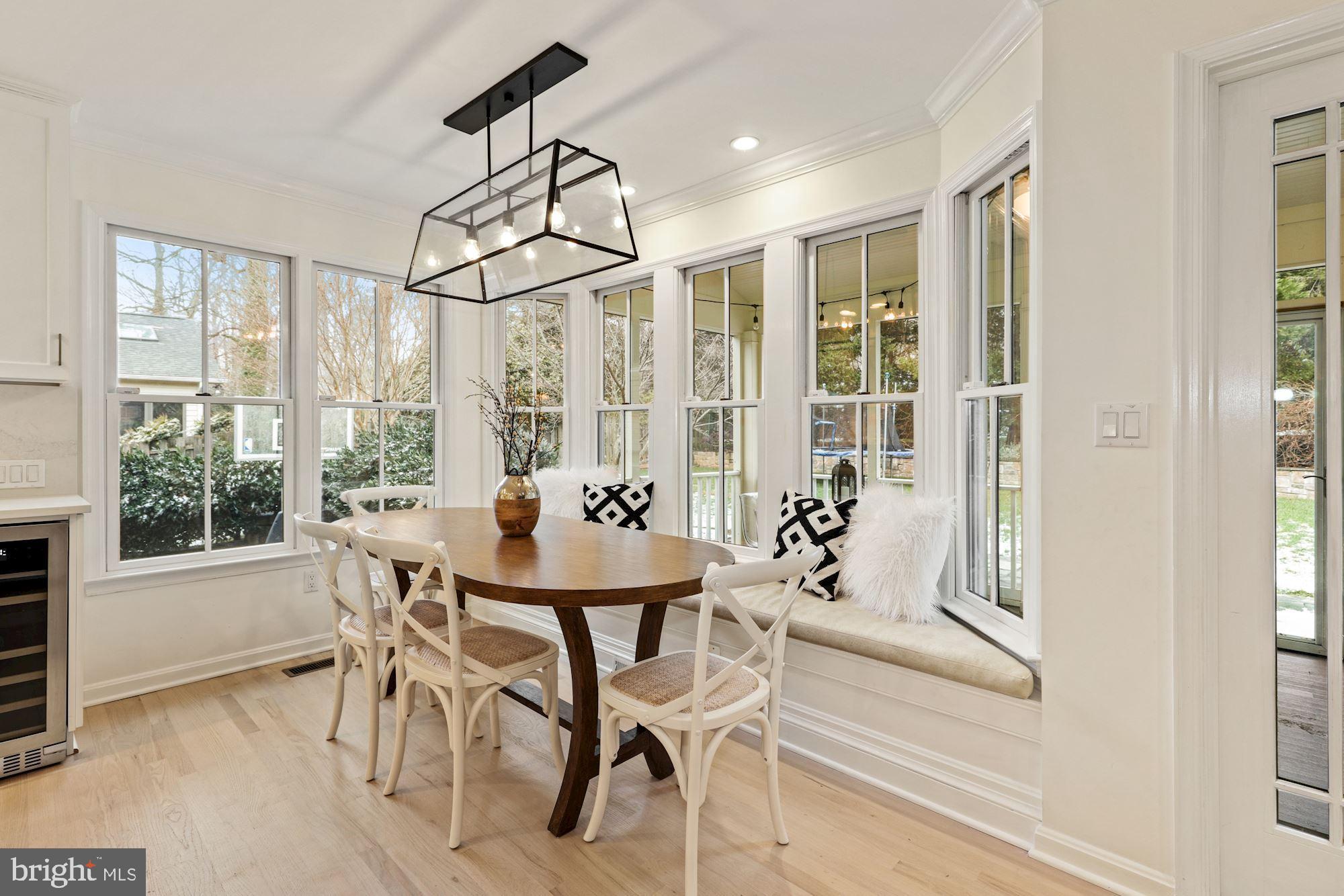 5821 Plainview Road Bethesda, MD 20817 - Photo 12 of 46 Eat-in breakfast has custom built-in bench