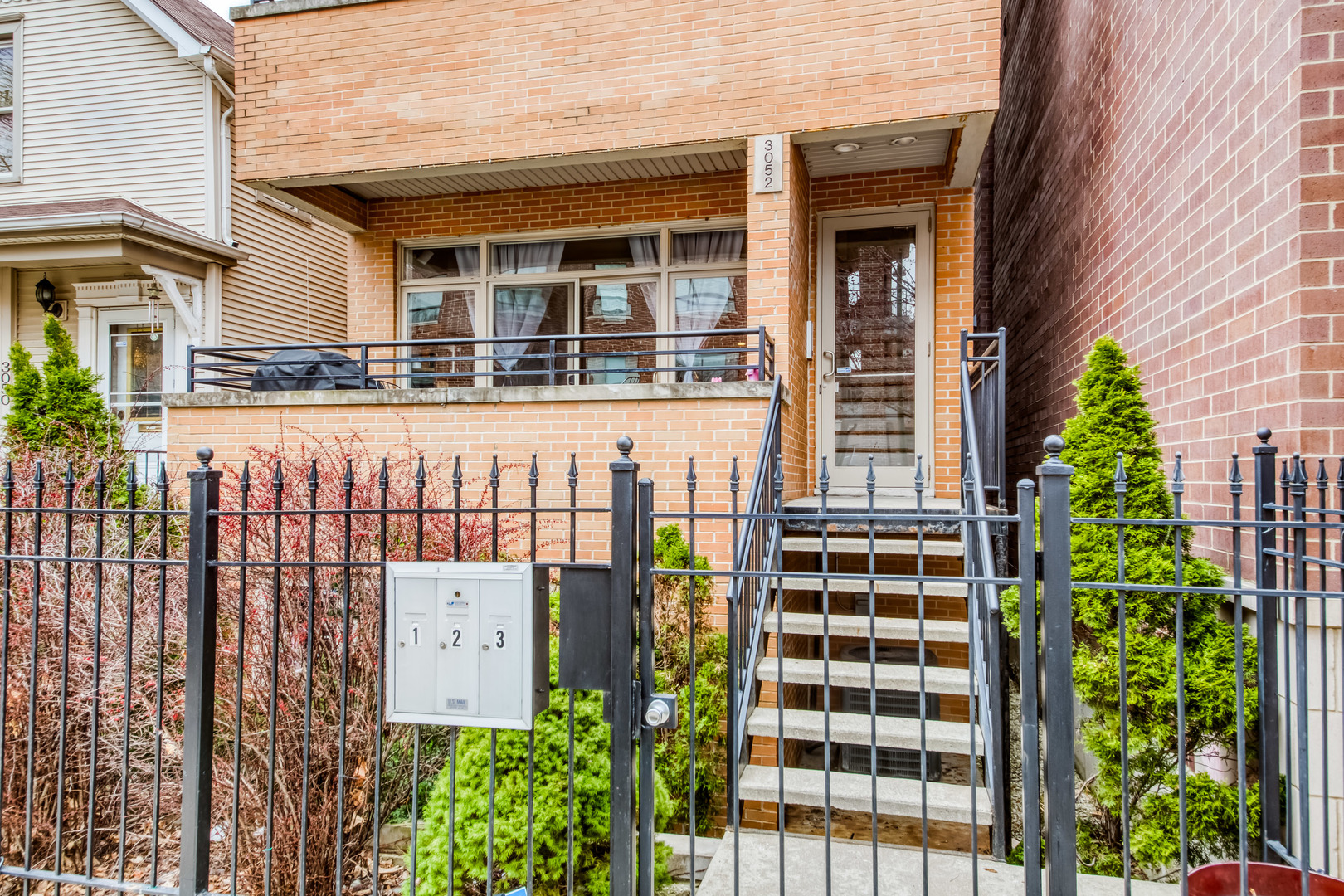 3052 North Oakley Avenue, Unit 1 Chicago, IL 60618 - Photo 2 of 30