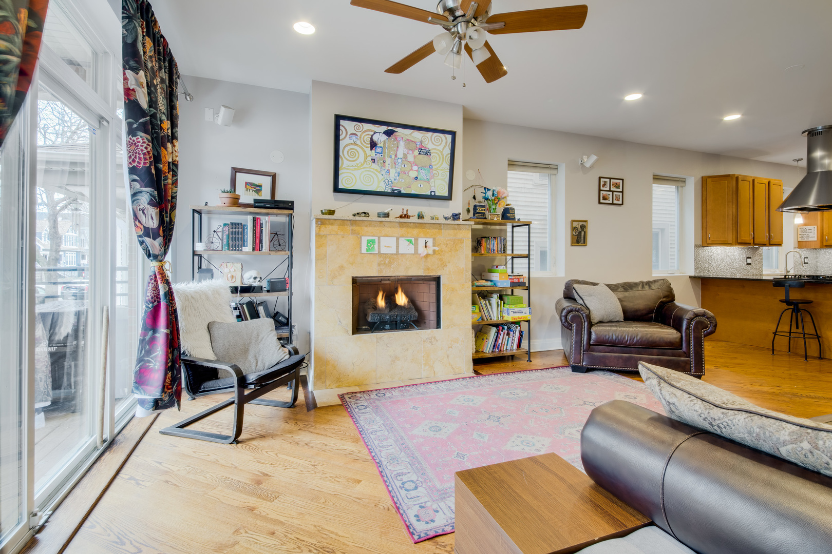 3052 North Oakley Avenue, Unit 1 Chicago, IL 60618 - Photo 3 of 30