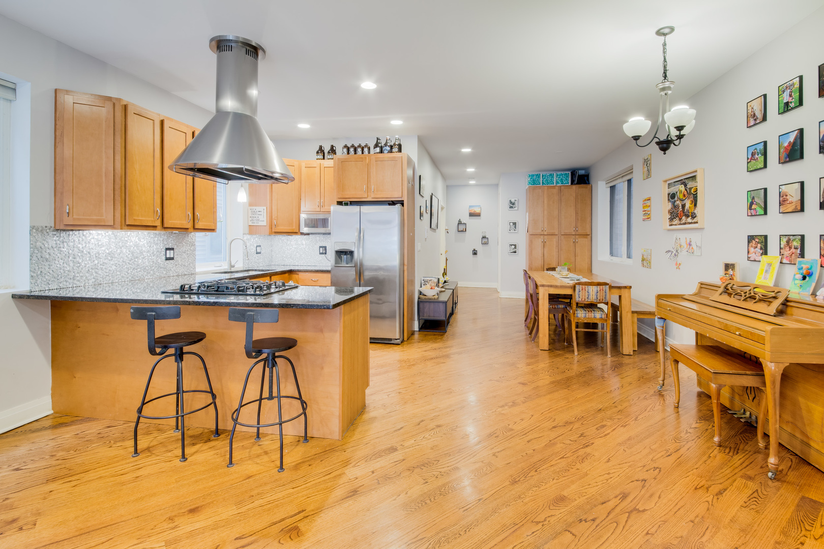 3052 North Oakley Avenue, Unit 1 Chicago, IL 60618 - Photo 7 of 30