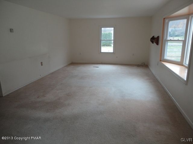 439 Slateford Road Mount Bethel, PA 18343 - Photo 2 of 10 Gallery Image 2