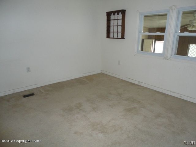 439 Slateford Road Mount Bethel, PA 18343 - Photo 5 of 10 Gallery Image 5