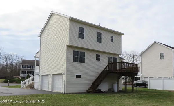 a view of a house with backyard