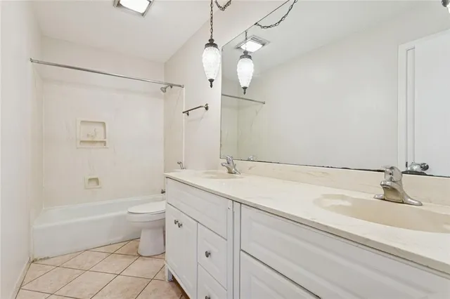 $370,000 | 4429 Lake Vista Drive, Metairie, LA 70006