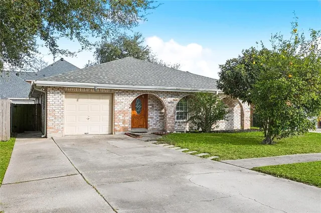 $370,000 | 4429 Lake Vista Drive, Metairie, LA 70006