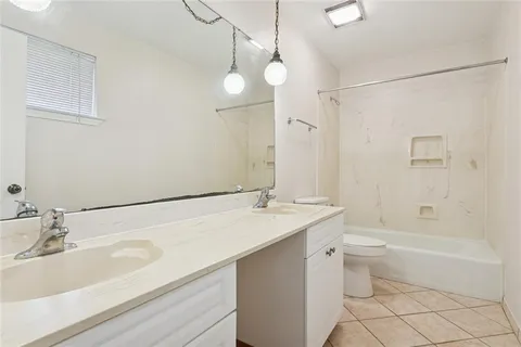 $370,000 | 4429 Lake Vista Drive, Metairie, LA 70006