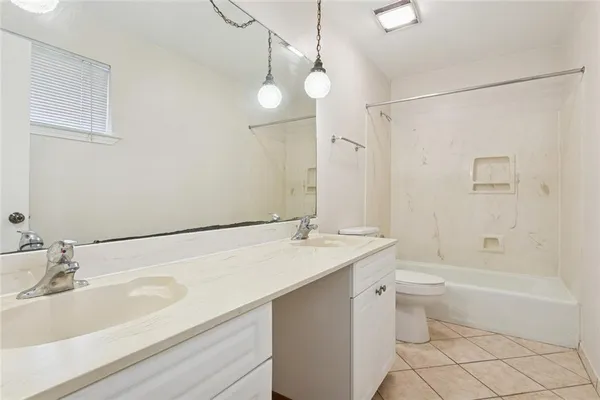$370,000 | 4429 Lake Vista Drive, Metairie, LA 70006