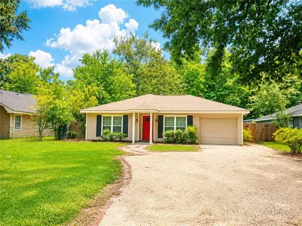 $1,795 | 1111 West 19th Avenue, Covington, LA 70433