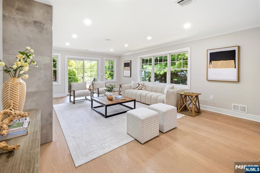 613 Hillcrest Road Ridgewood, NJ 07450 - Photo 12 of 32 Gallery Image 12