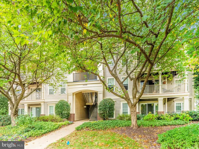 $2,795 | 15308 Diamond Cove Terrace, Unit 3C, Rockville, MD 20850