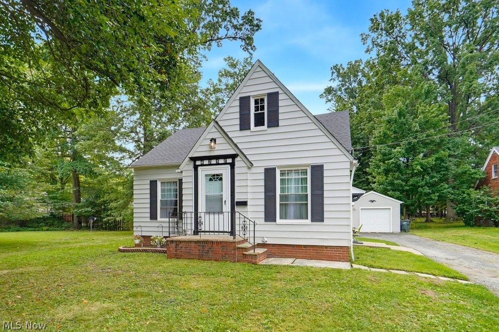 4258 Bluestone Road South Euclid, OH 44121 - Photo 2 of 22 Gallery Image 2