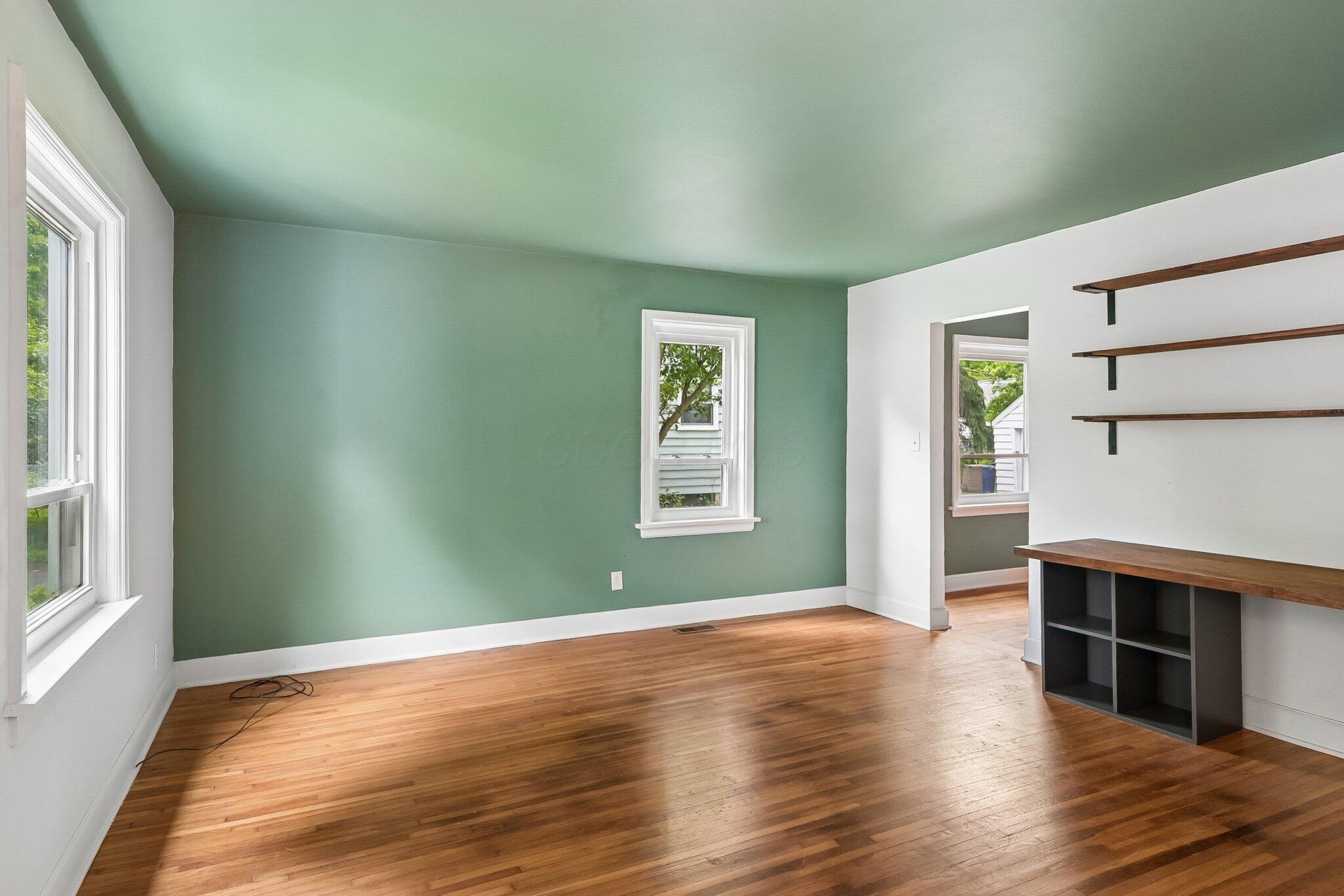 175 West Weisheimer Road Columbus, OH 43214 - Photo 14 of 59