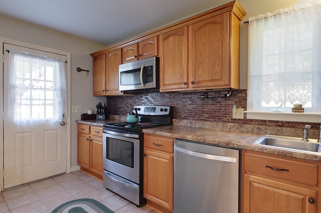 150 Billings Road Fitchburg, MA 01420 - Photo 4 of 41 Gallery Image 4