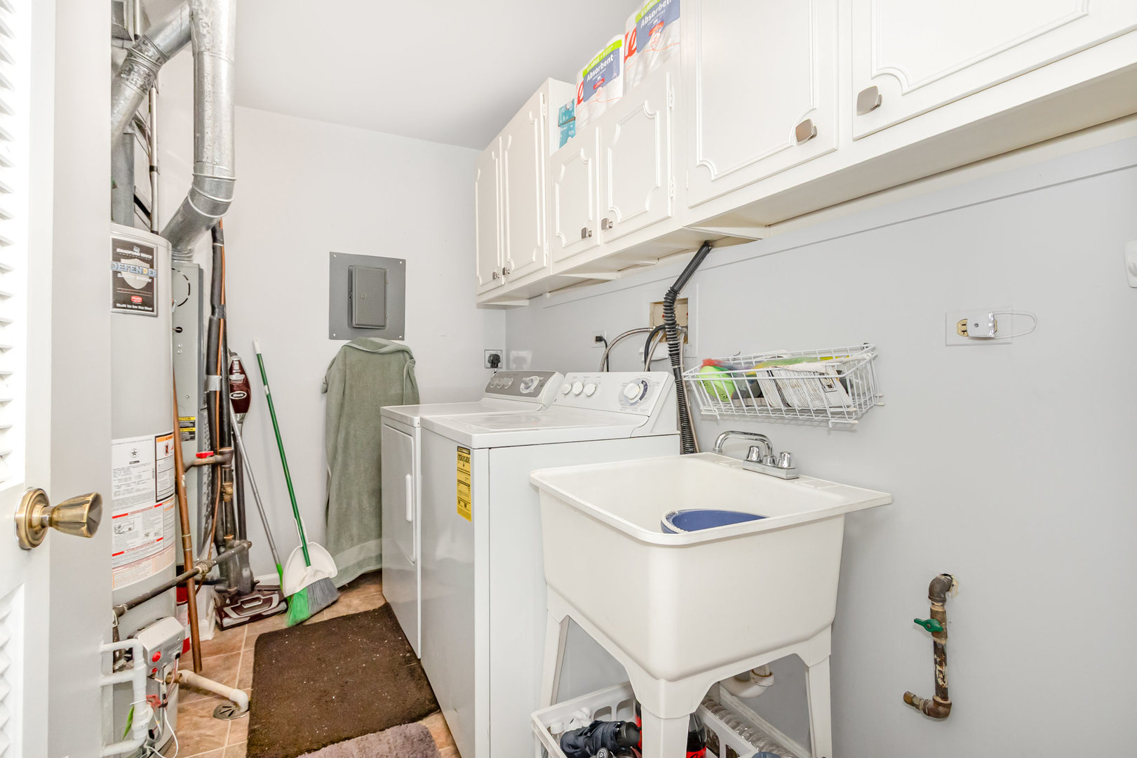 47 Glencoe Court, Unit 102D Naperville, IL 60565 - Photo 14 of 17 a utility room with dryer and washer