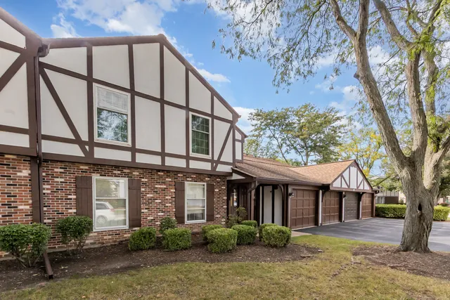 $275,000 | 47 Glencoe Court, Unit 102D, Naperville, IL 60565