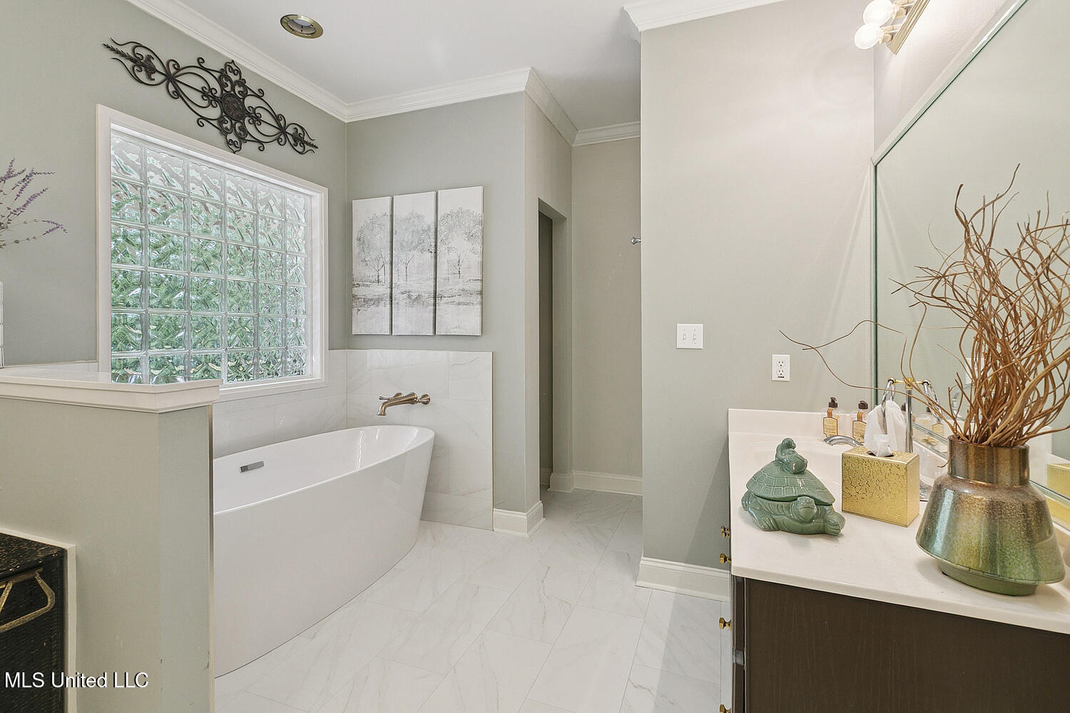 19 Long Lake Carriere, MS 39426 - Photo 23 of 39 Main bath 19 Long Lake