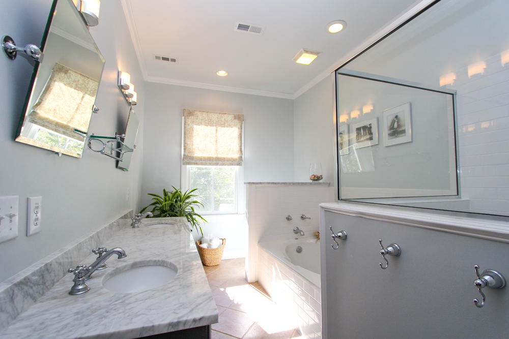 253 Ponsbury Road Mount Pleasant, SC 29464 - Photo 15 of 32 Master bathroom view 1