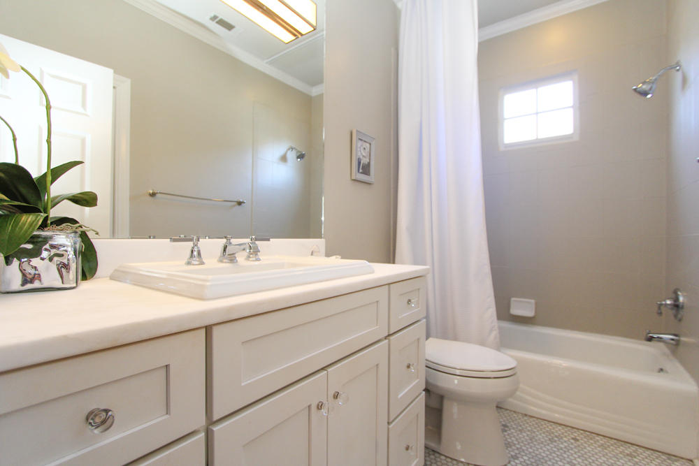 253 Ponsbury Road Mount Pleasant, SC 29464 - Photo 18 of 32 Guest bathroom 1