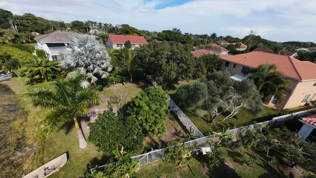 $799,000 | 7065 Catalina Isle Drive, Lake Worth, FL 33467