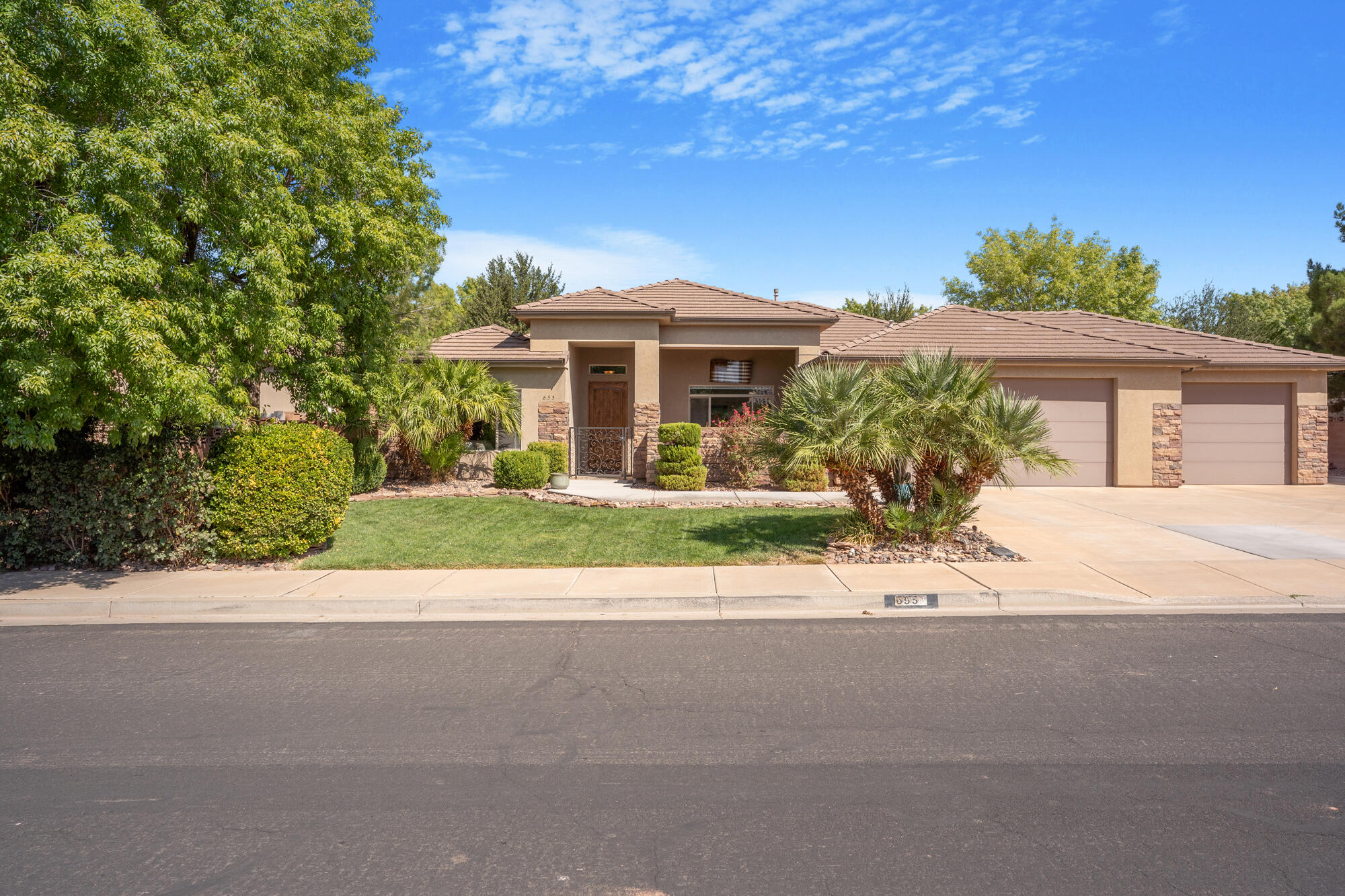 655 East Lost Ridge Drive Washington, UT 84780 - Photo 2 of 58 Front of Home