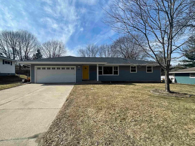 $2,750 | 2727 Florann Drive, Fitchburg, WI 53711