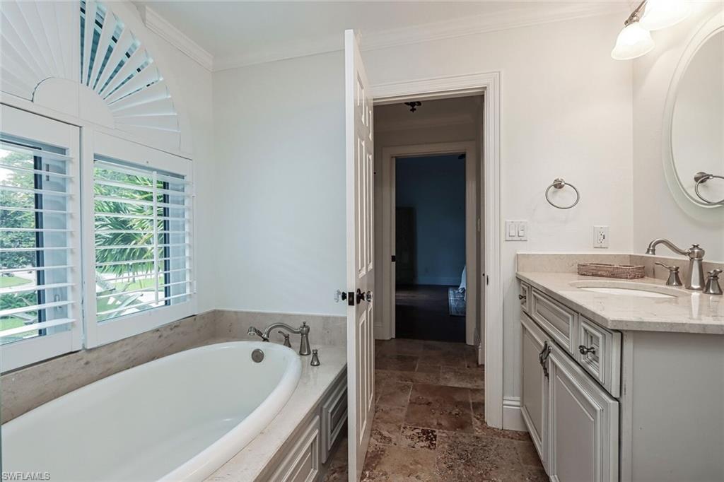 2201 Beacon Lane Naples, FL 34103 - Photo 27 of 41