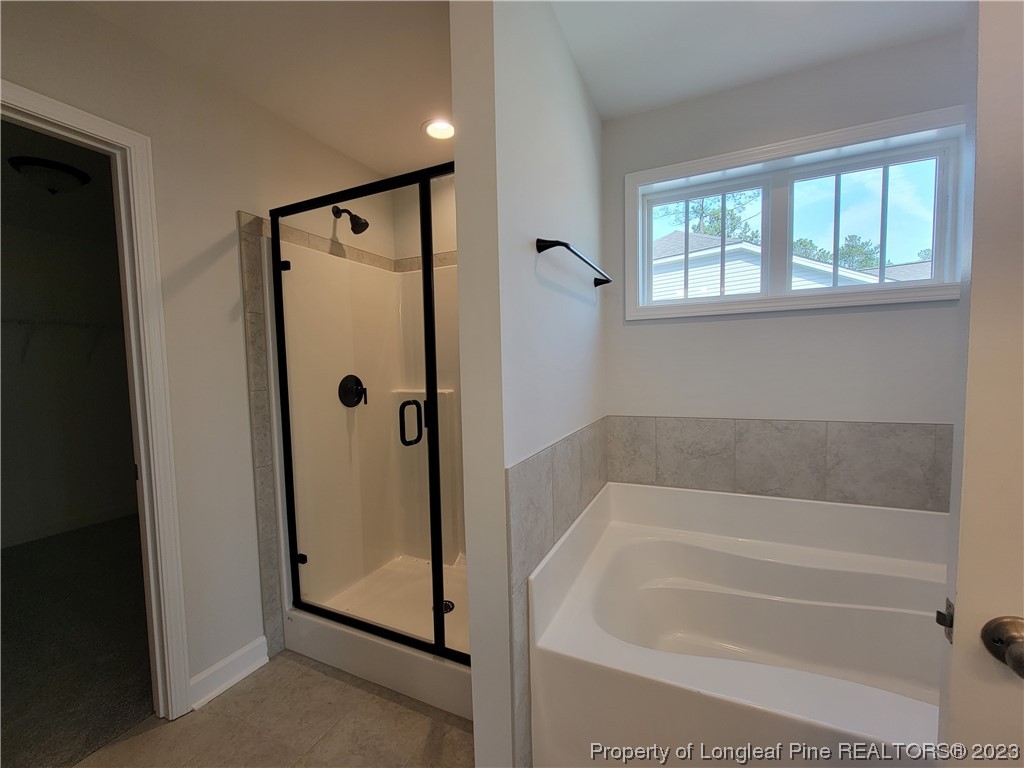 187 Timber Skip Drive Spring Lake, NC 28390 - Photo 11 of 20 a bathroom with a bathtub