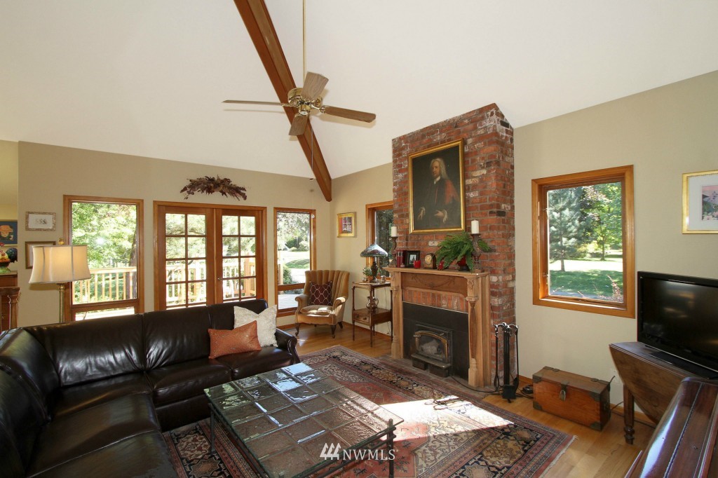 4815 Lake Alice Road Southeast Fall City, WA 98024 - Photo 8 of 22 Gallery Image 8