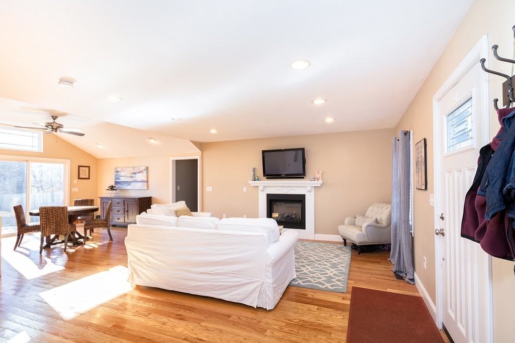 12 Seamore Road Scituate, MA 02066 - Photo 7 of 29