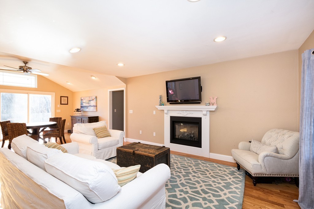 12 Seamore Road Scituate, MA 02066 - Photo 8 of 29