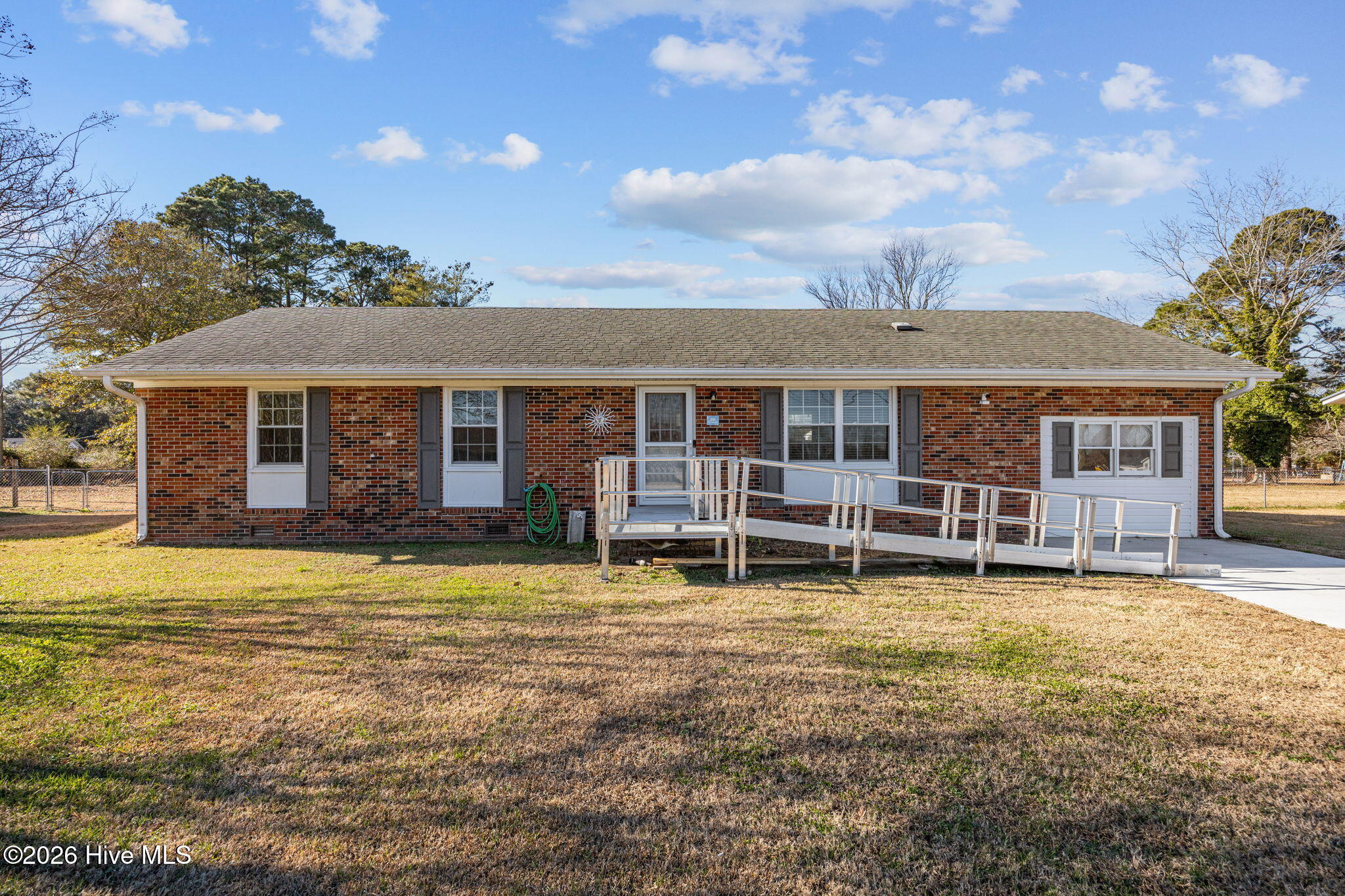 3992 Sunny Lane Ayden, NC 28513 - Photo 3 of 39 4-web-or-mls-IMG_1638