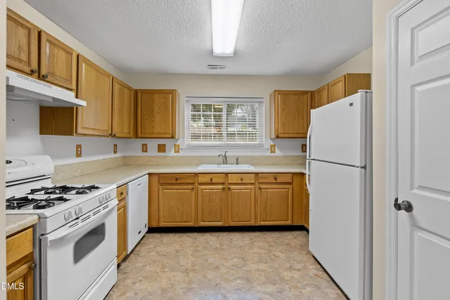 $2,100 | 6 Tinsbury Place, Durham, NC 27713