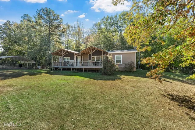 a view of a house with a backyard