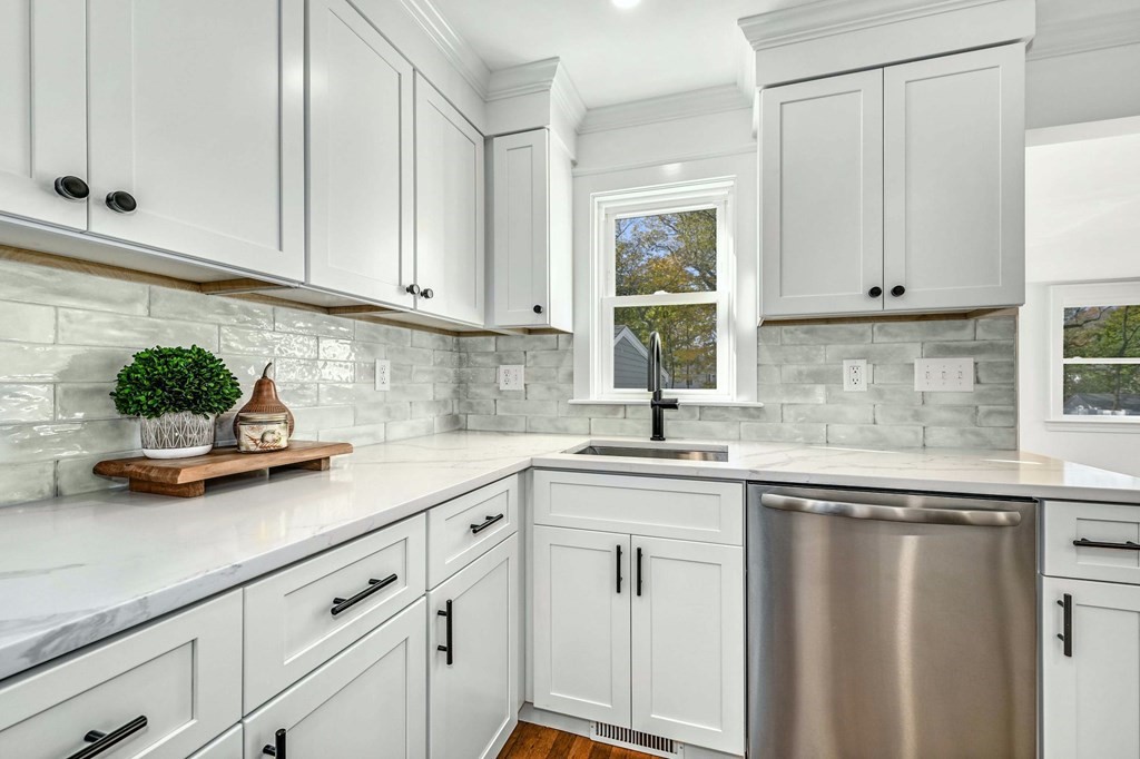 16 Alward Road Boston, MA 02132 - Photo 8 of 41 Gallery Image 8