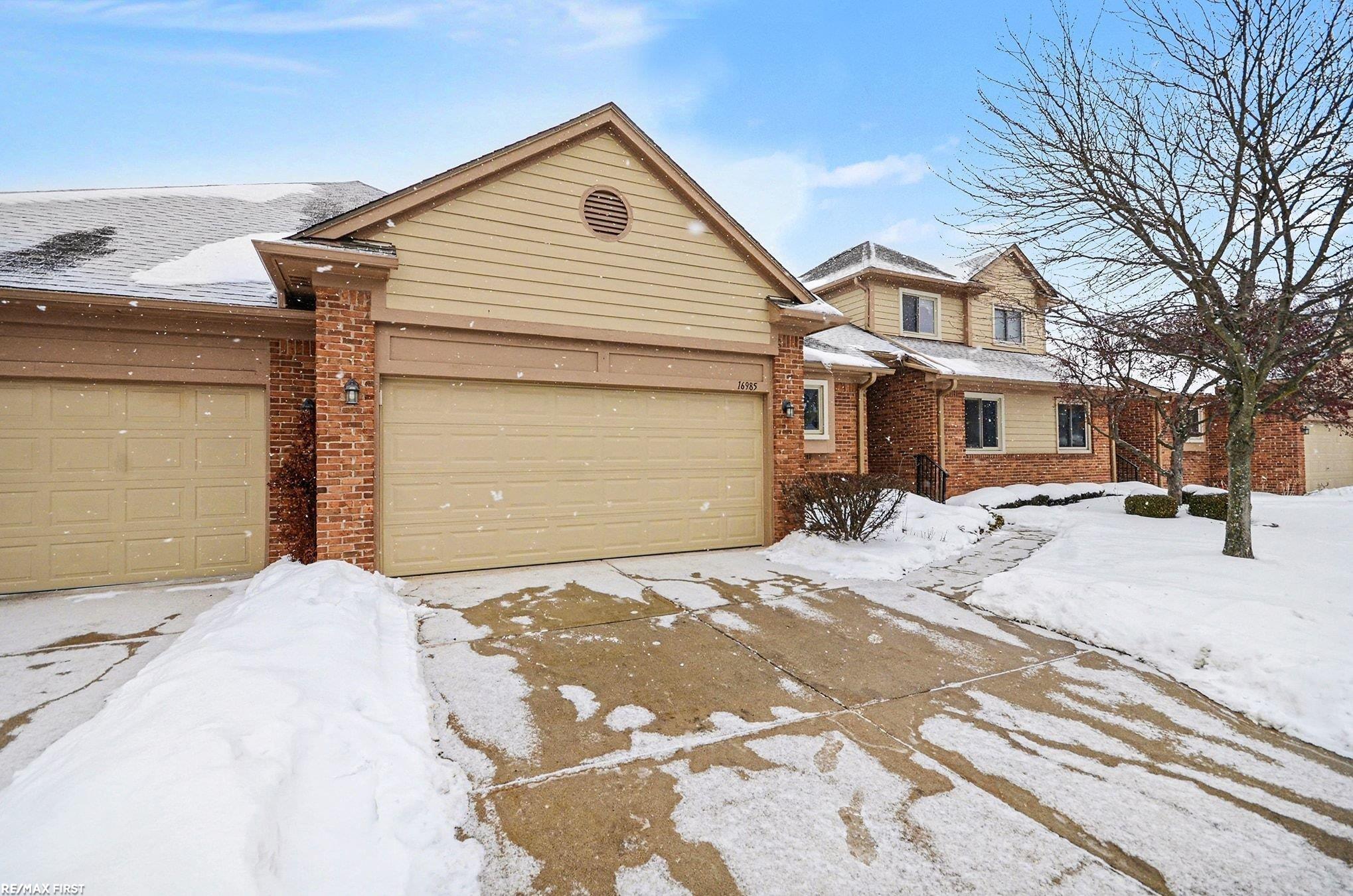 16985 Country Ridge Lane Macomb, MI 48044 - Photo 3 of 26 50198707-f35560ec-9821-425b-bfe5-c19775133304.JPG