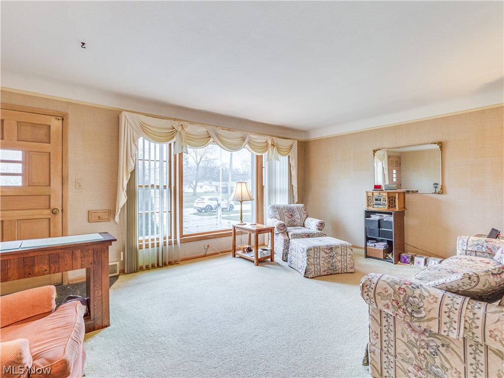 6458 Fairhaven Road Cleveland, OH 44124 - Photo 8 of 27