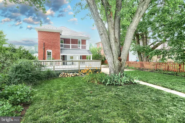 $369,900 | 415 Lincoln Way West, New Oxford, PA 17350