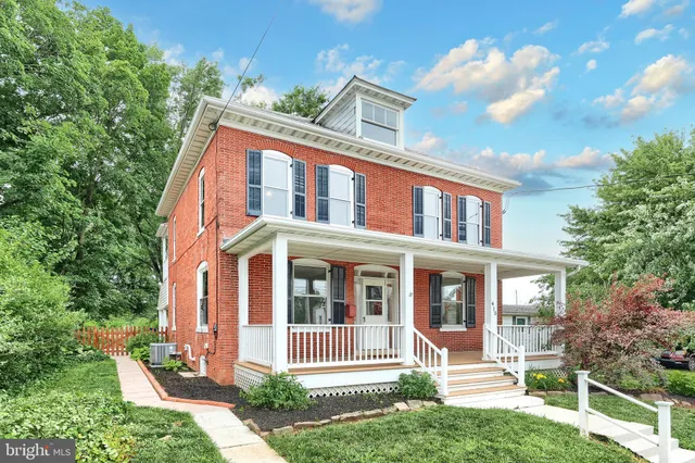 $369,900 | 415 Lincoln Way West, New Oxford, PA 17350