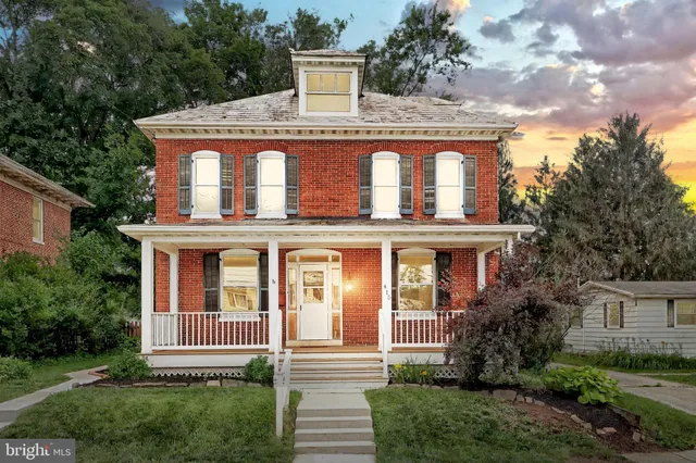 $369,900 | 415 Lincoln Way West, New Oxford, PA 17350