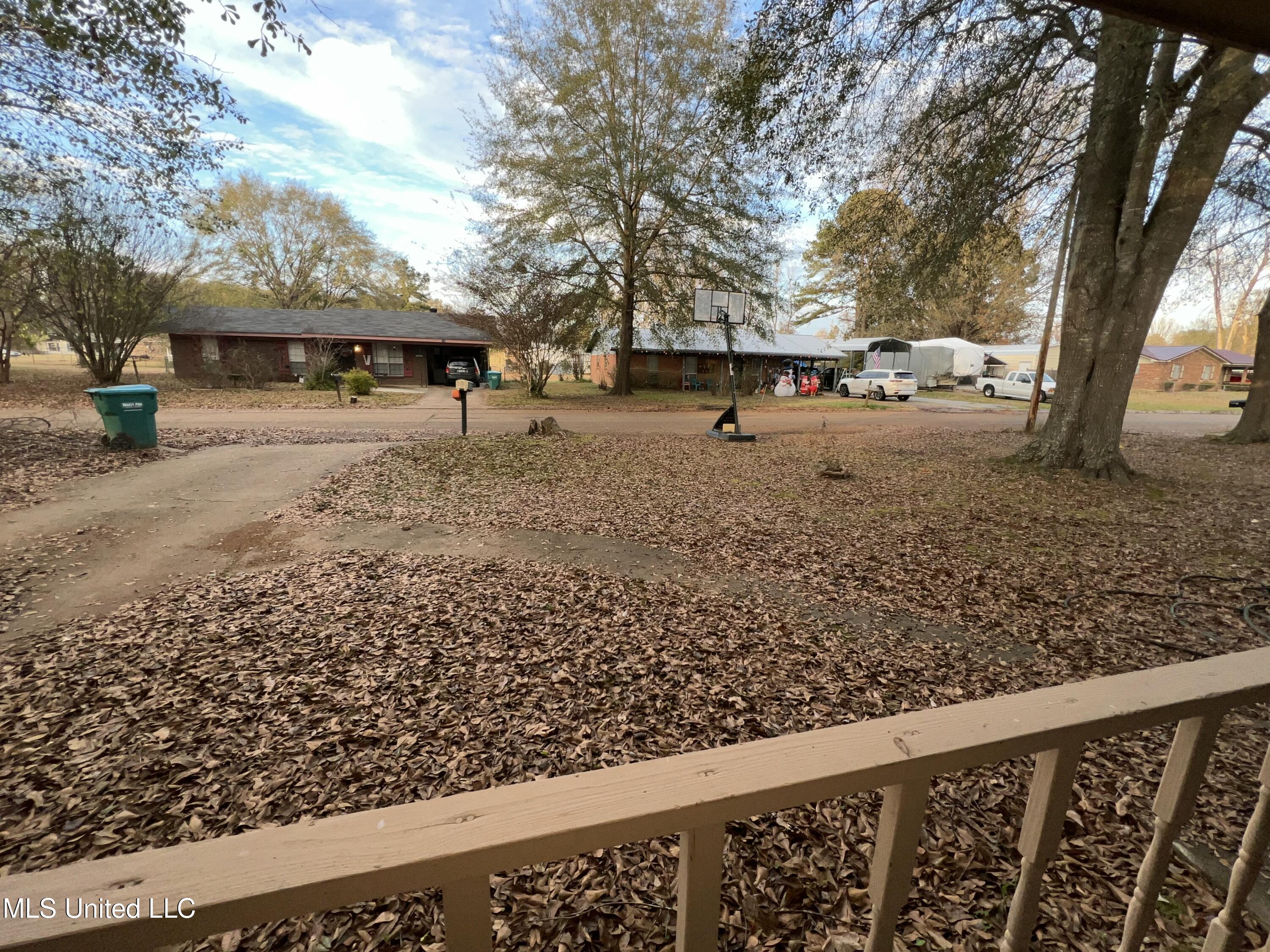 104 Goza Street Grenada, MS 38901 - Photo 2 of 10 IMG_4640