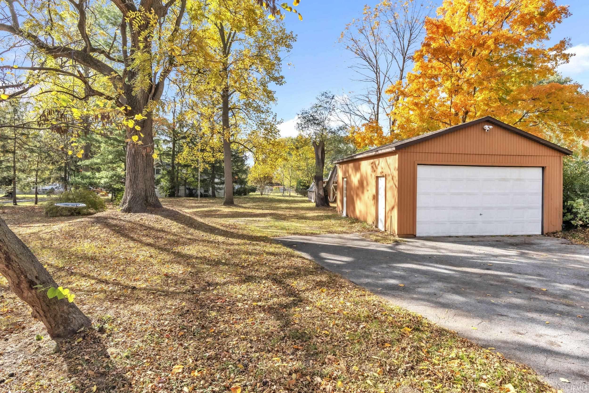 2444 Sand Point Road Fort Wayne, IN 46809 - Photo 33 of 36