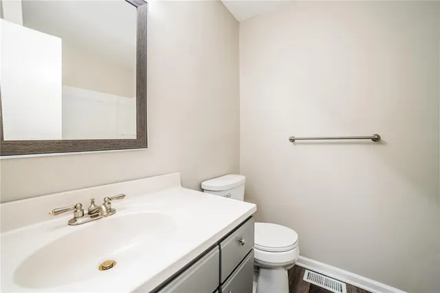 $1,645 | 806 Southeast 19th Street, Oak Grove, MO 64075