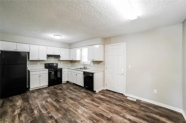 $1,645 | 806 Southeast 19th Street, Oak Grove, MO 64075