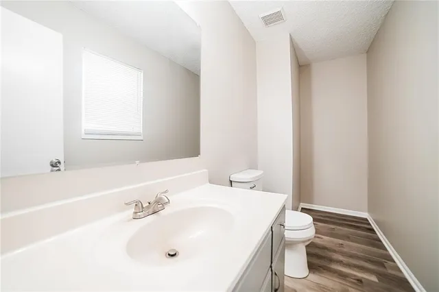 $1,645 | 806 Southeast 19th Street, Oak Grove, MO 64075